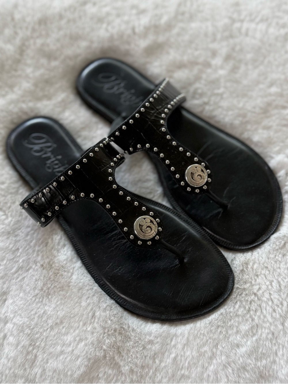 BRIGHTON 11 10 Alfa Black Leather Croco Studded T-Strap Sandals • Pretty Tough